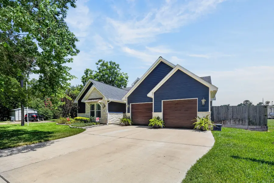 509 Texas St, Tomball, TX 77375 - #2