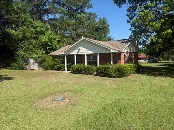 718 Broadway Street, Maud, TX 75567