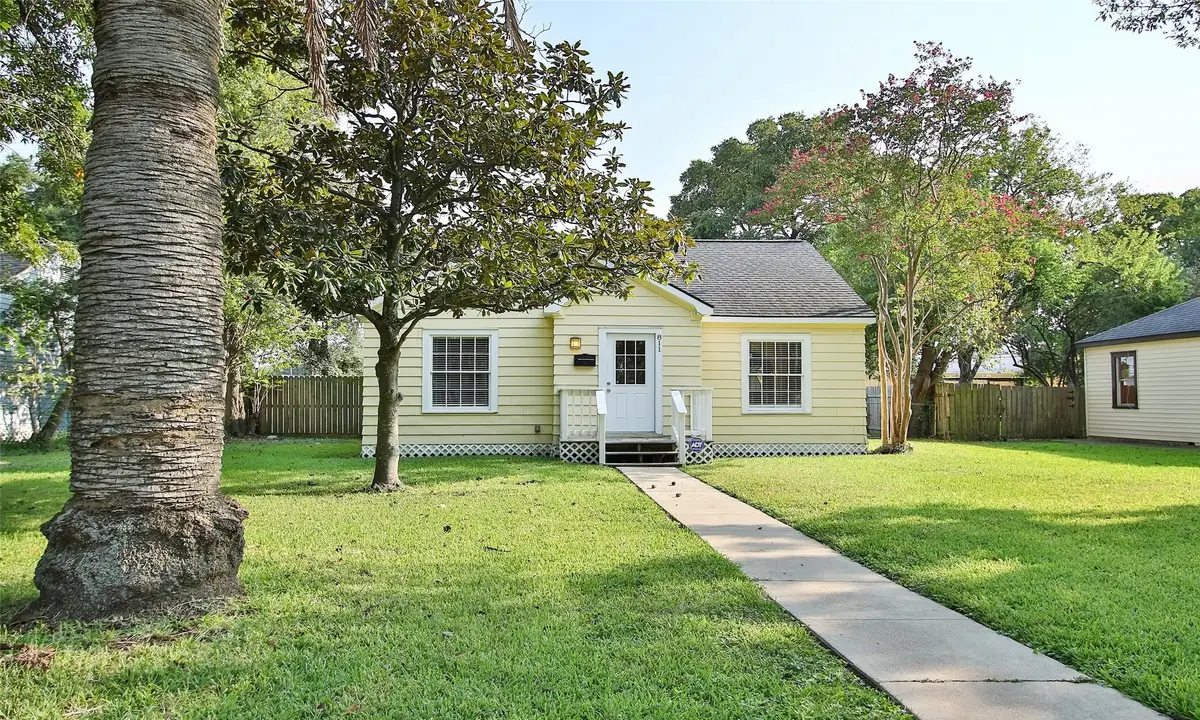 811 10th Avenue N, Texas City, TX 77590 - Image #1