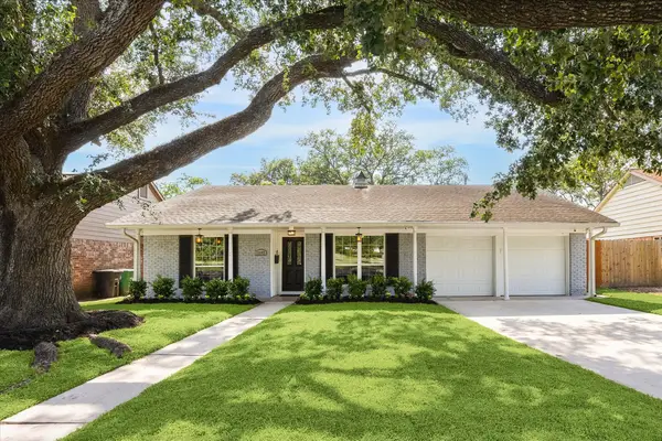 11102 Hillcroft Avenue, Houston, TX 77096