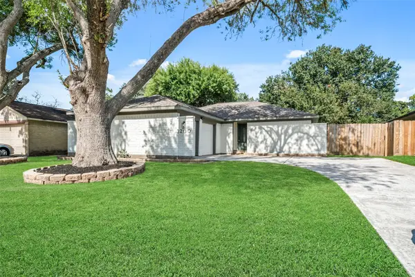 3200 Sand Reef Lane, League City, TX 77573