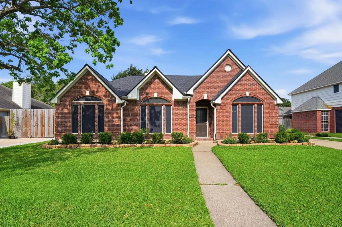 4015 Lakepointe Forest Drive, Seabrook, TX 77586 - #1