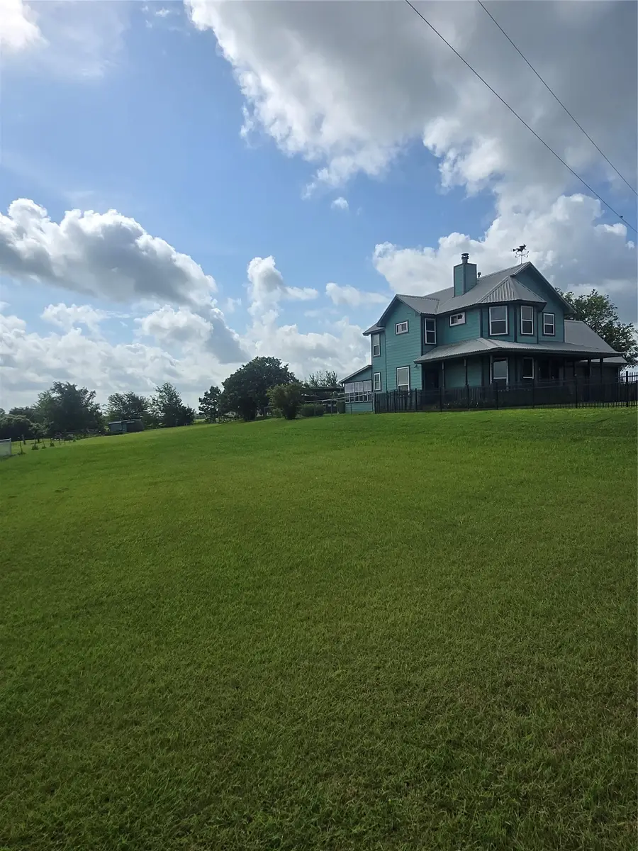 4026 Fm 109, New Ulm, TX 78950 - #2
