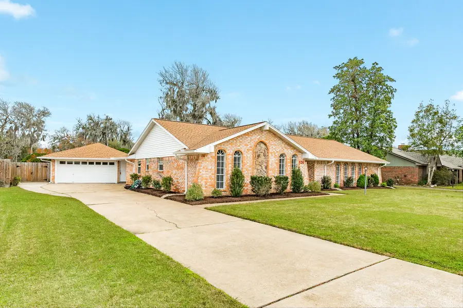 128 Catalpa Street, Lake Jackson, TX 77566 - #2