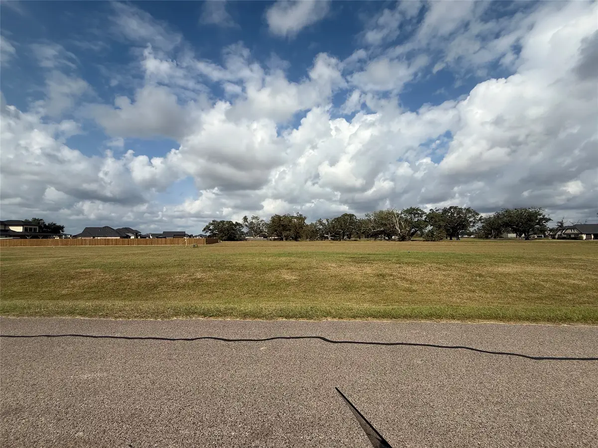 902 Lakeland Circle, Rosharon, TX 77583 - Image #1