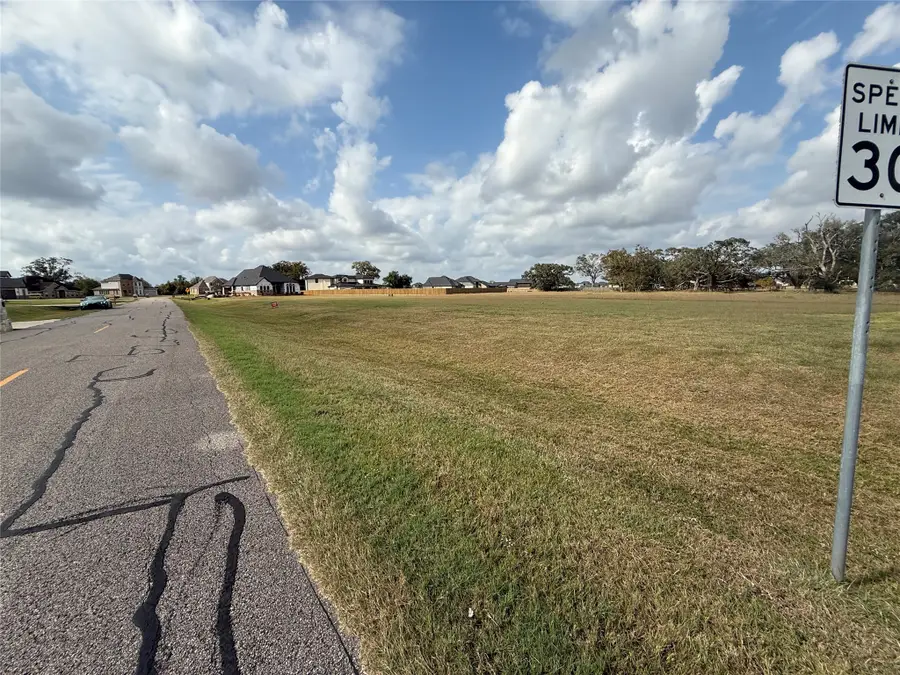 902 Lakeland Circle, Rosharon, TX 77583 - Image #3