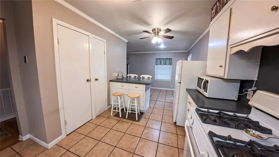 907 Peach Street, El Campo, TX 77437 - Image #3