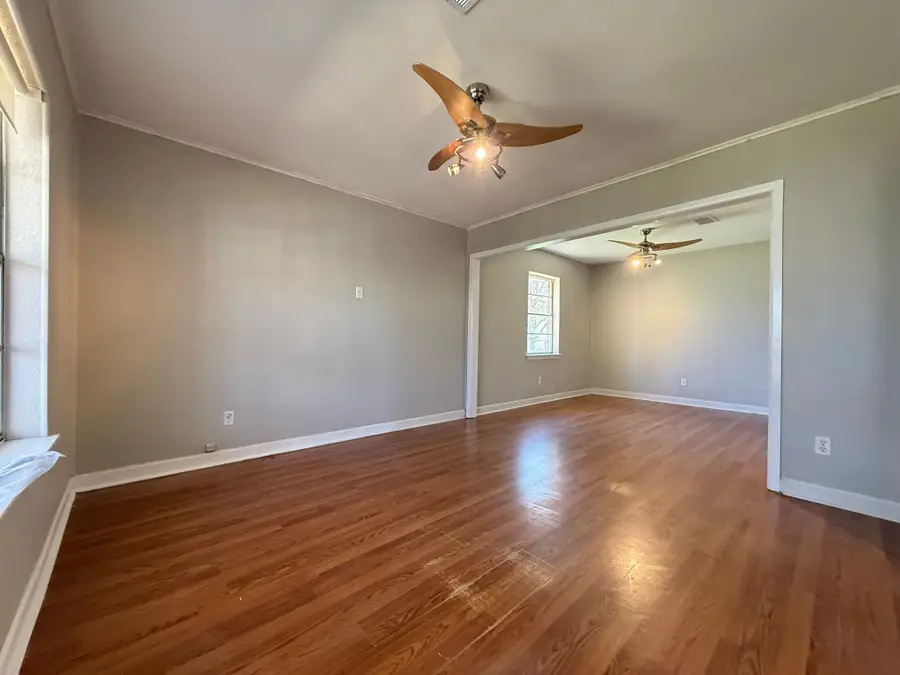 432 Young Street, Livingston, TX 77351 - #3