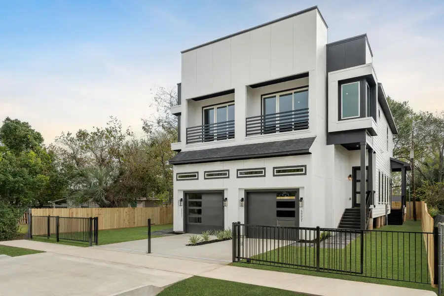 5002 Sunbeam Street, Houston, TX 77033 - Image #2