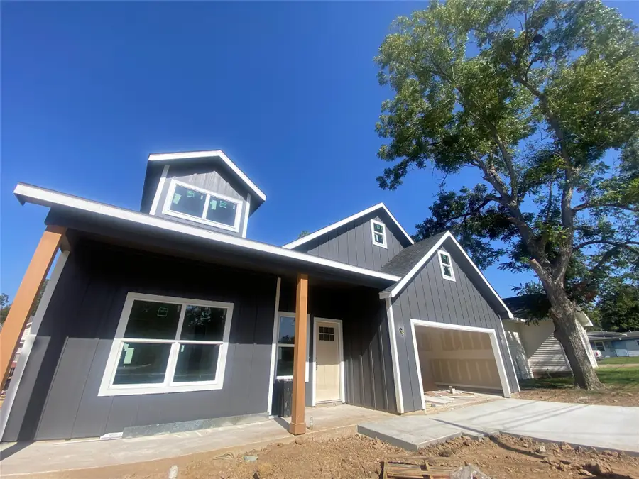 630 Charter Street, Columbus, TX 78934 - #2