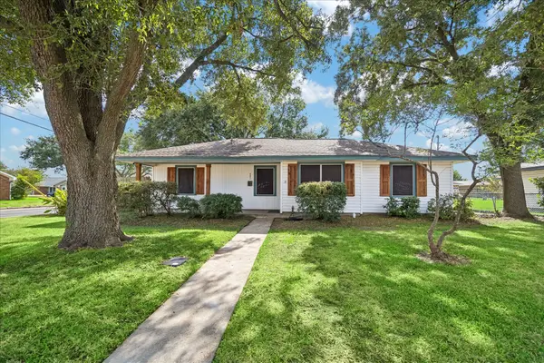 901 Ivy Avenue, Deer Park, TX 77536