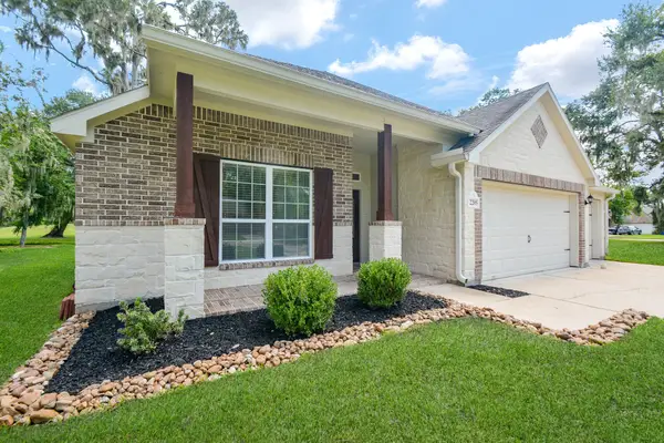 2205 Lake Foreest Dr Drive, West Columbia, TX 77486