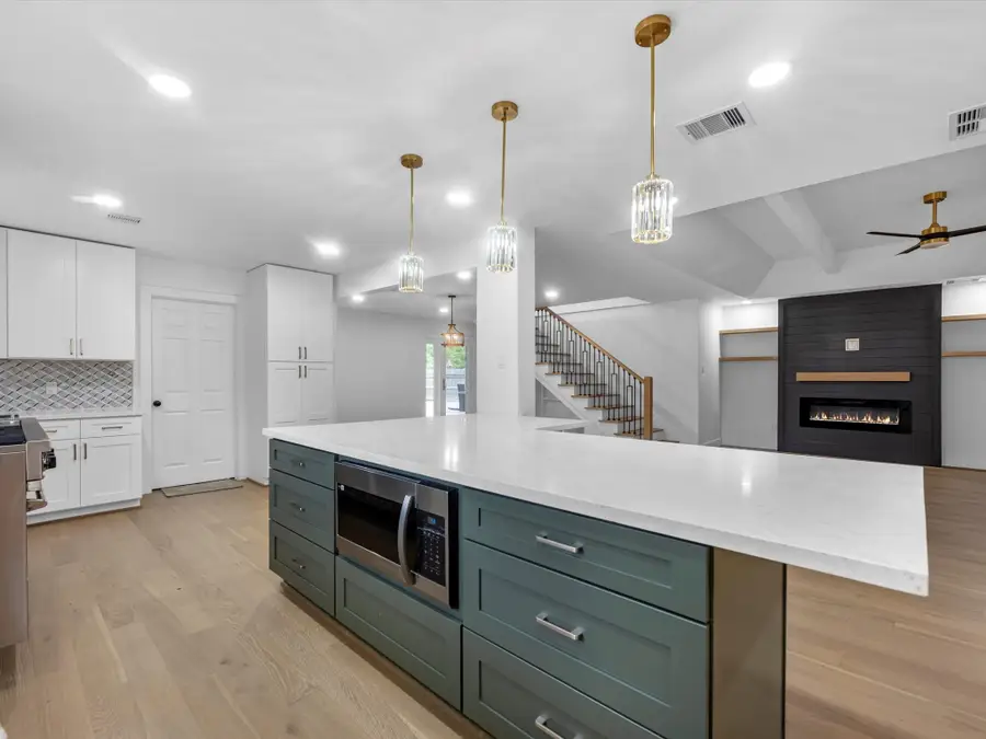 10514 Emnora Lane, Houston, TX 77043 - Image #2