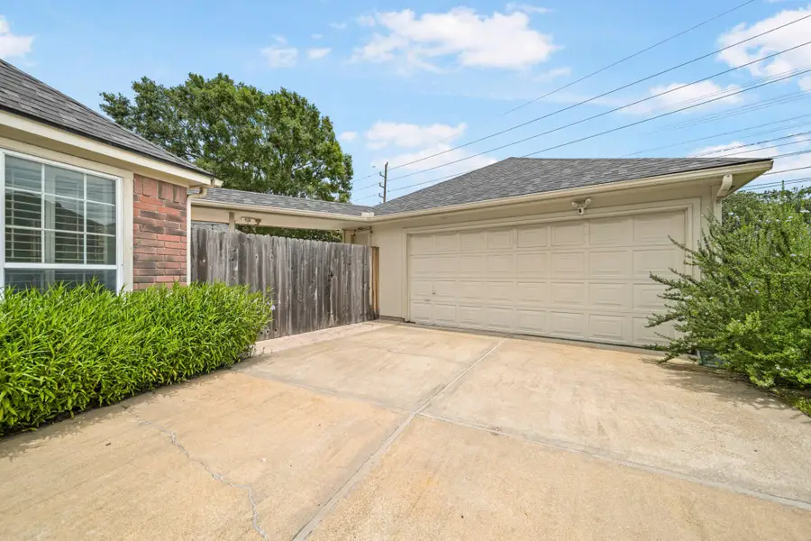 3919 E Wisteria Circle, Sugar Land, TX 77479 - #2