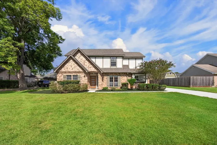 1013 Londonderry Avenue, Friendswood, TX 77546 - #2