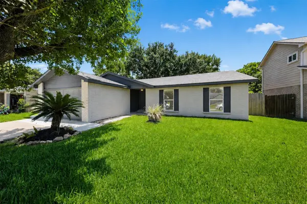 10431 Long River Drive, Sugar Land, TX 77498