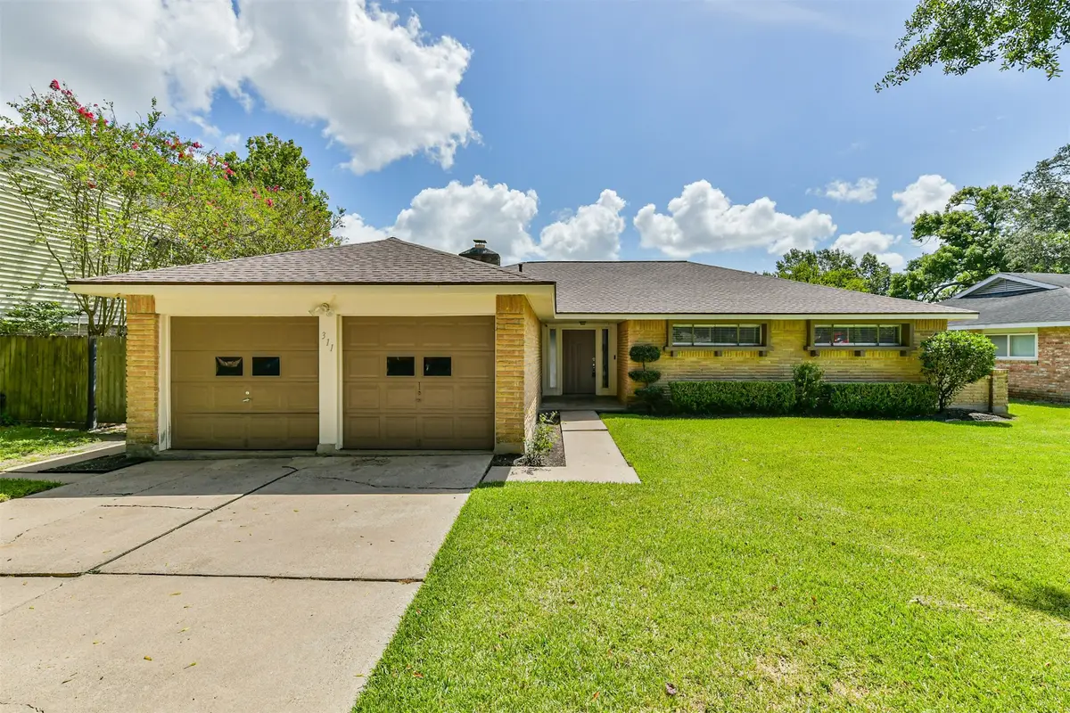 311 Stonehenge Lane, Friendswood, TX 77546 - #1
