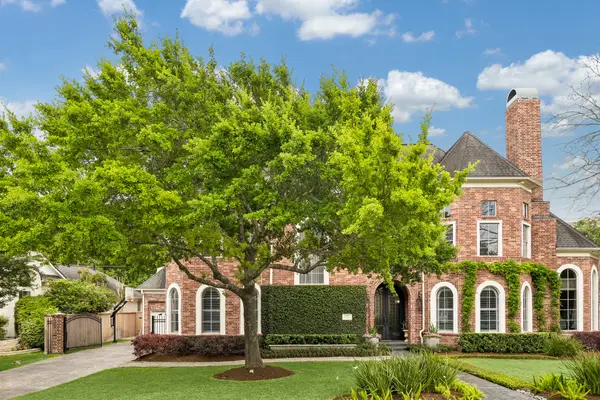 907 Enclave Lake Drive, Houston, TX 77077