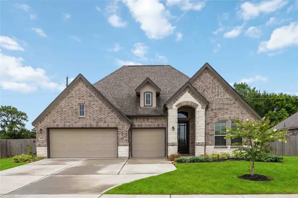 15538 Blue Lake Drive, Mont Belvieu, TX 77523