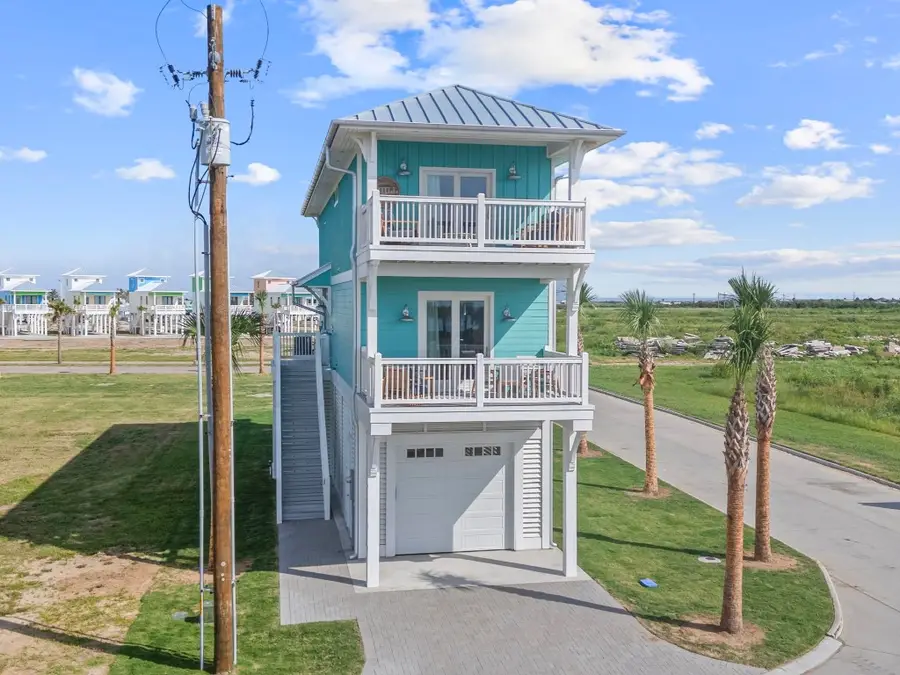 719 Seaside Dr, Crystal Beach, TX 77650 - #2