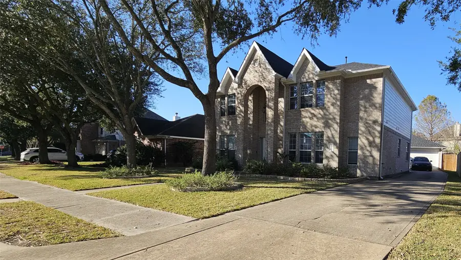 10201 Forest Spring Lane, Pearland, TX 77584 - Image #2