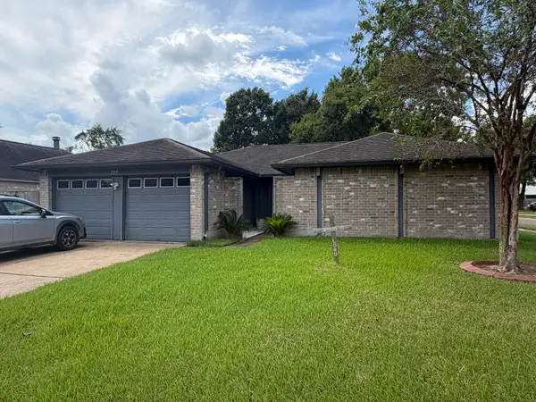 757 Sugar Hill Drive, La Porte, TX 77571