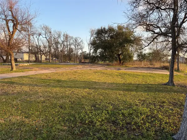 1001 Wilson Road, Clute, TX 77531