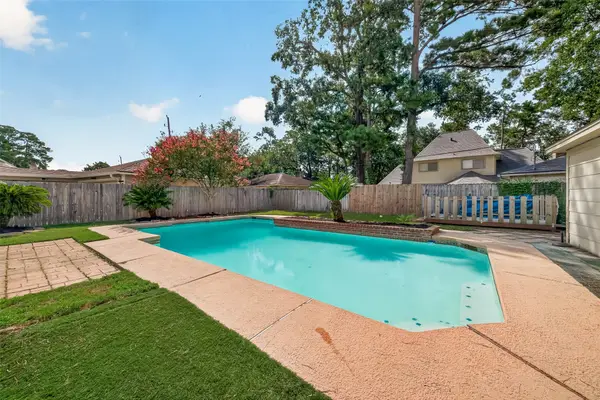 5727 Green Springs Dr, Houston, TX 77066