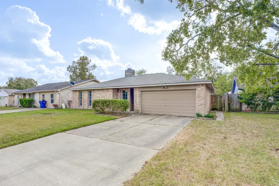 16926 Blackhawk Boulevard, Friendswood, TX 77546 - Image #3