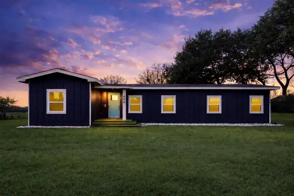 606 E Ahldag Avenue, Wharton, TX 77488