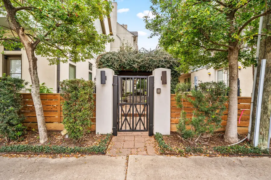 3277 Maxroy Street, Houston, TX 77008 - Image #2