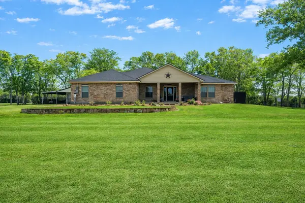 318 Sunrise Blvd, Angleton, TX 77515