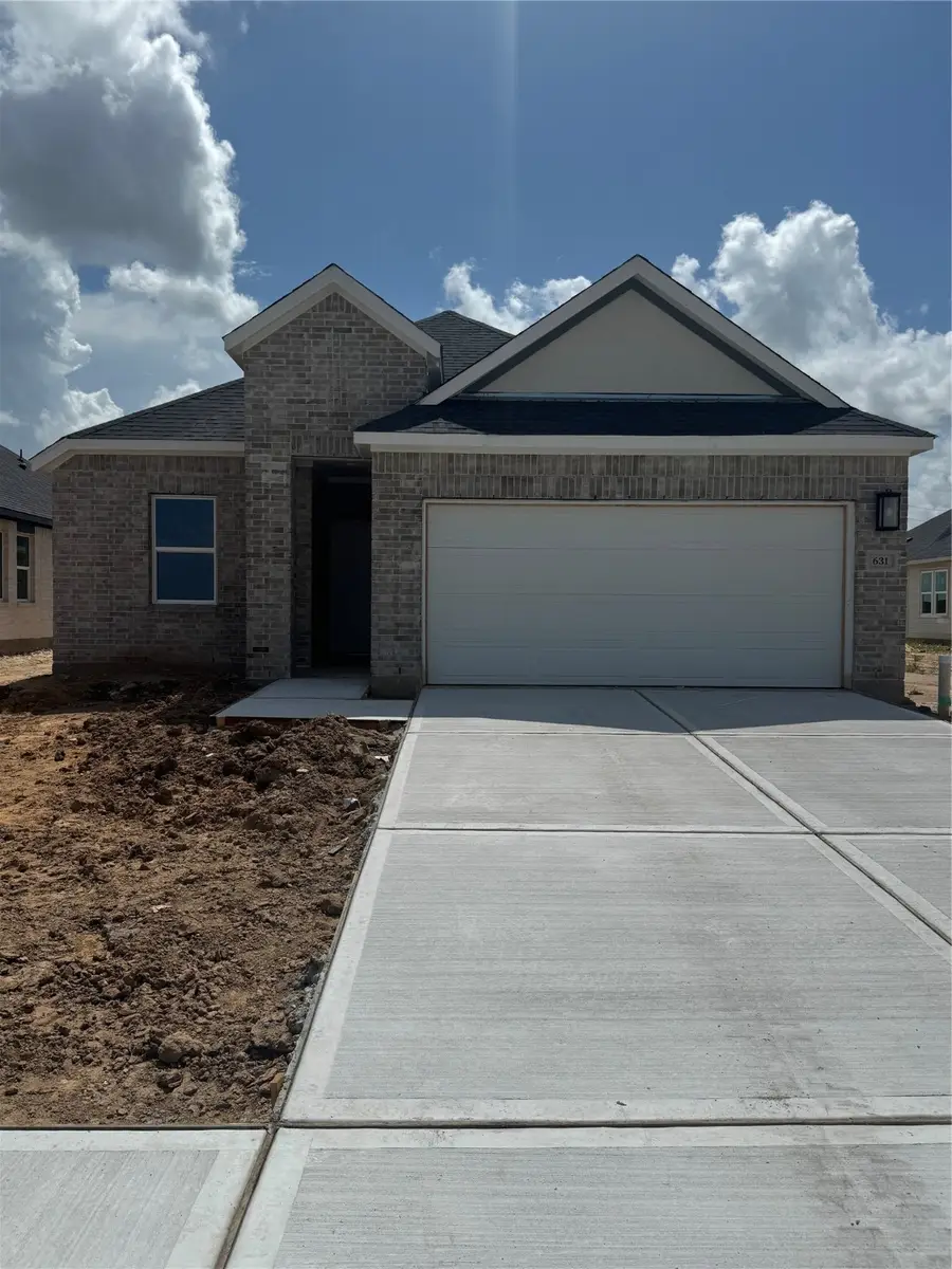 631 Yaupon Holly Drive, Midland, TX 77741 - Image #2