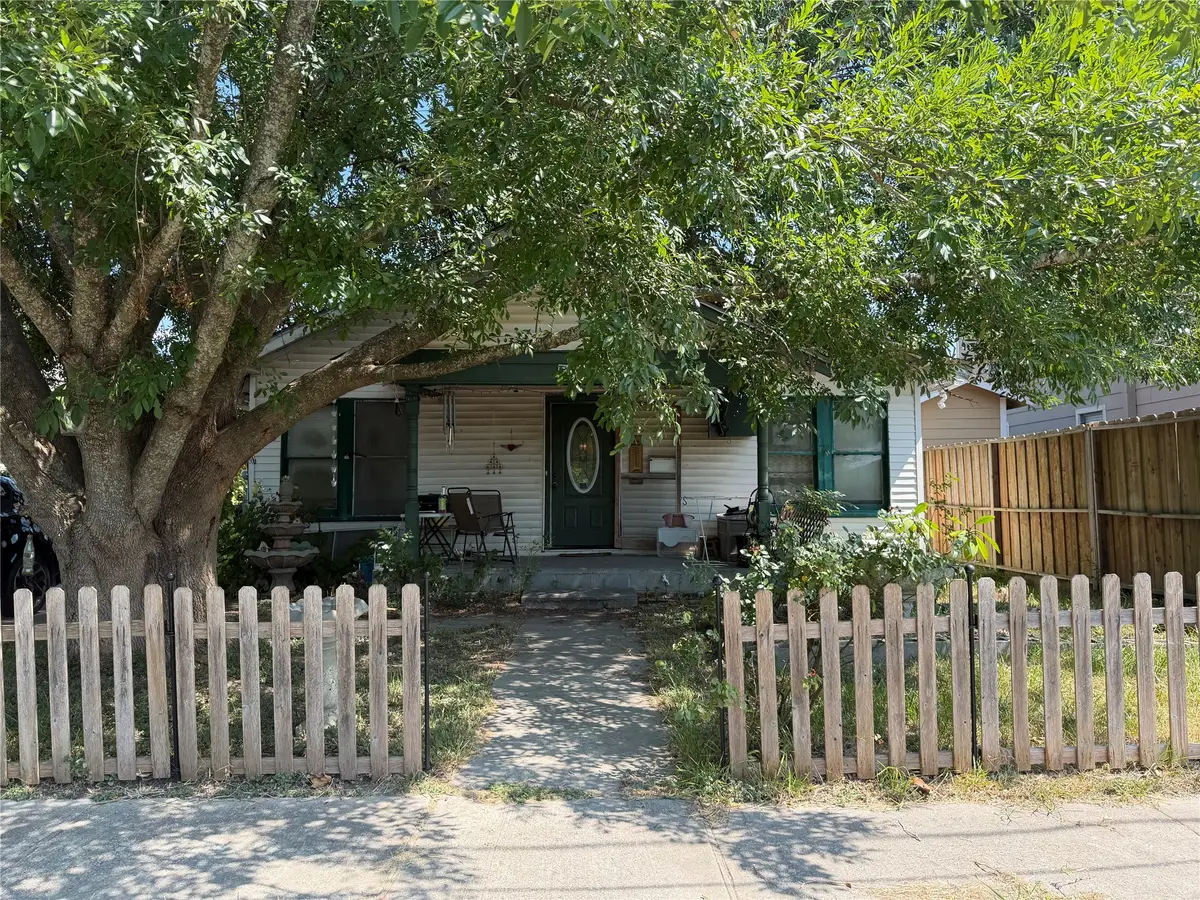 508 W Republic Avenue, Baytown, TX 77520 - #1