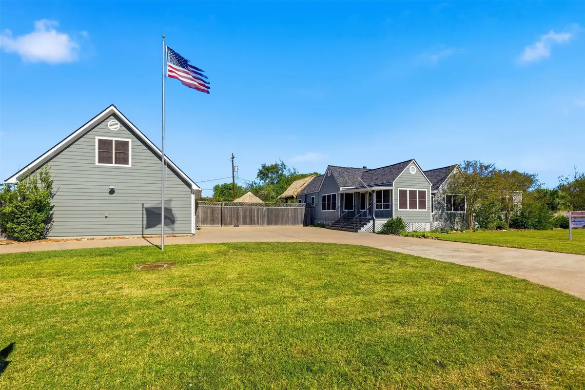 526 Shore Acres Boulevard, Shoreacres, TX 77571 - Image #1