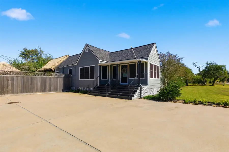 526 Shore Acres Boulevard, Shoreacres, TX 77571 - Image #2