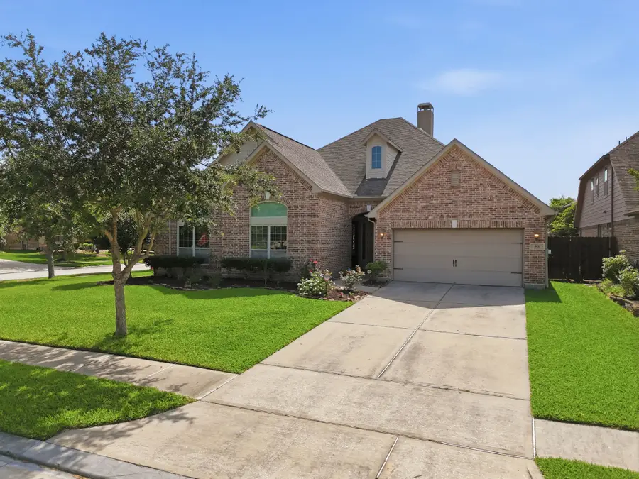 901 Cozy Hollow Court, Friendswood, TX 77546 - #2