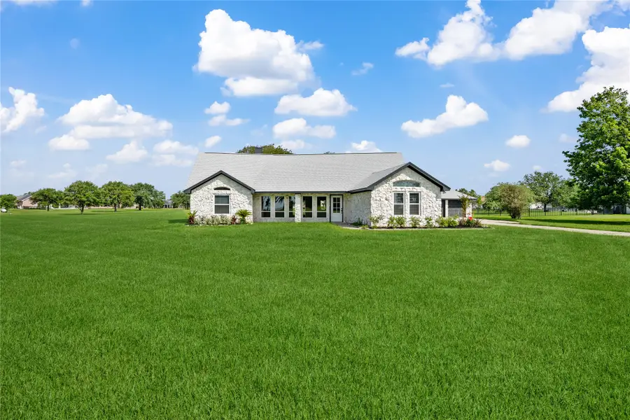 9035 North Point Drive, Beach City, TX 77523 - Image #2