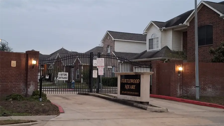 6887 Turtlewood Drive, Houston, TX 77072 - Image #2