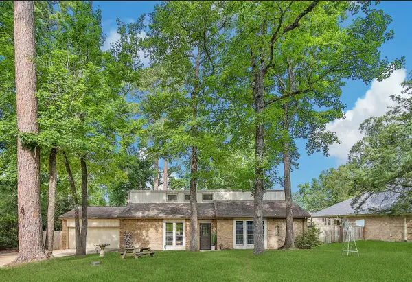 1728 E Lake Drive, Huntsville, TX 77340