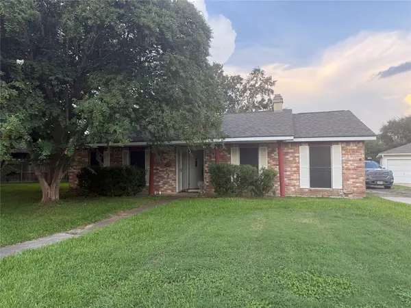 1538 Briarbank Drive, Sugar Land, TX 77498