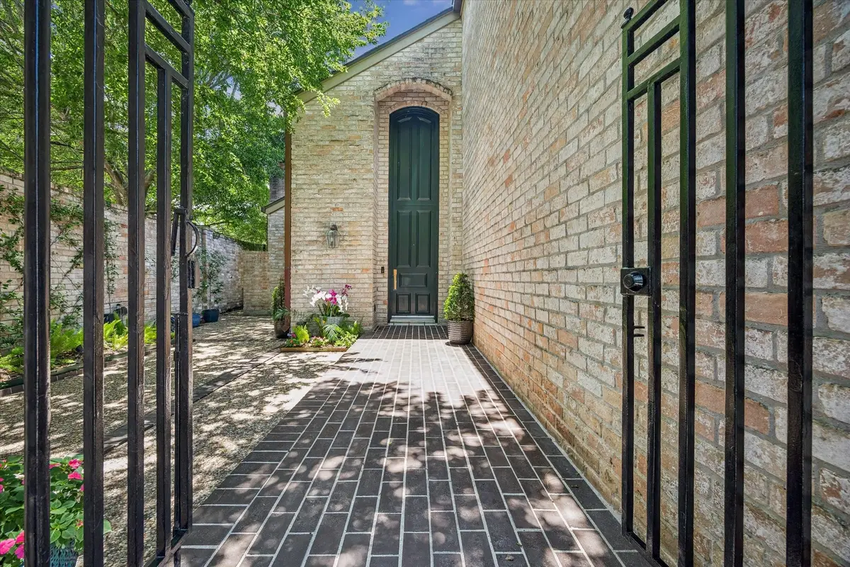 4 River Hollow Lane, Houston, TX 77027 - #1