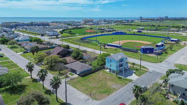 3201 Kleinmann Avenue, Galveston, TX 77551