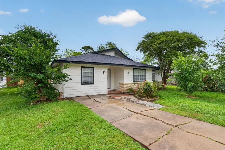 907 S 3rd Street, La Porte, TX 77571 - #2