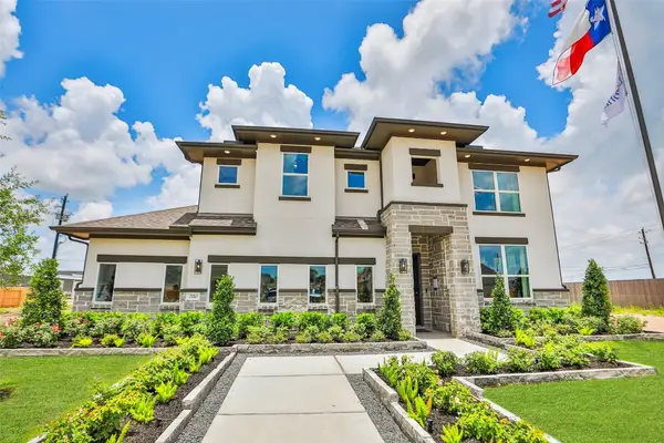 2110 Villa Flora Lane, Friendswood, TX 77546