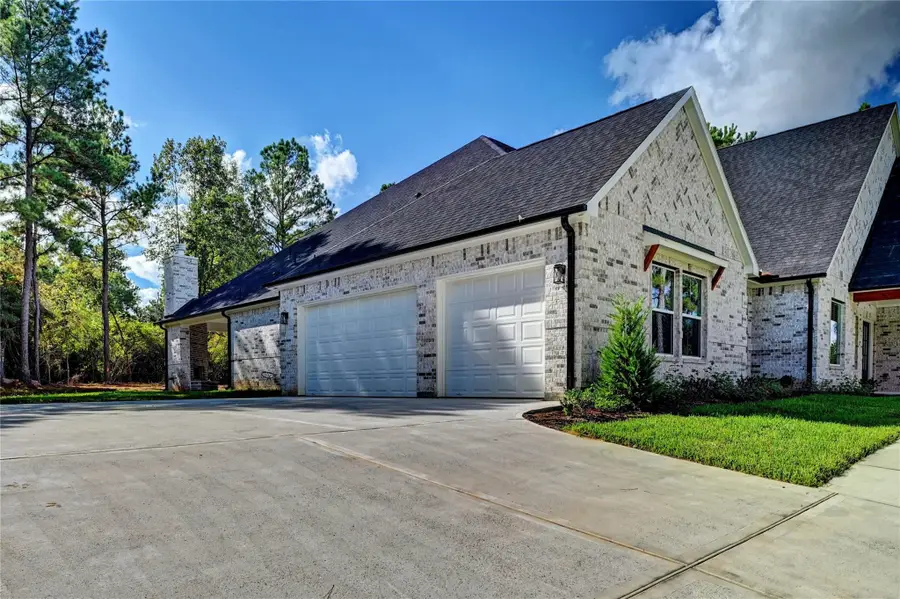 26127 E Crown Crossing Drive, Montgomery, TX 77316 - Image #3