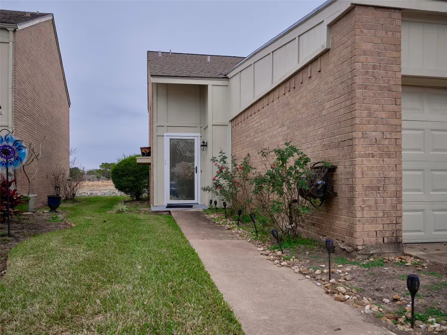 1817 Veranda Drive, West Columbia, TX 77486 - Image #2