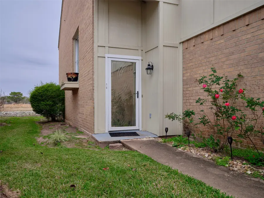 1817 Veranda Drive, West Columbia, TX 77486 - Image #3