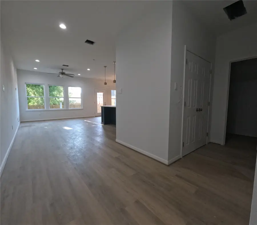 9427 Coffee Street, Houston, TX 77033 - #3