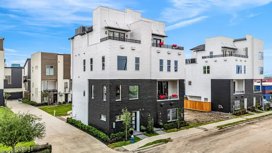 3 N St Charles St F Street, Houston, TX 77003 - #2